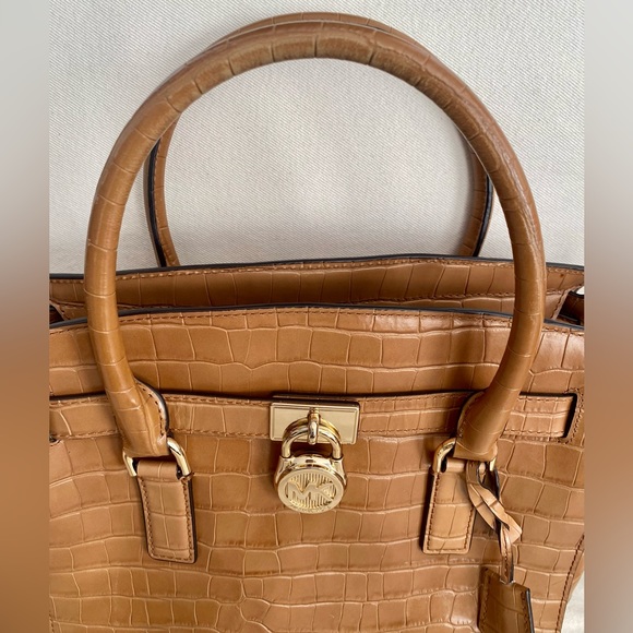 Michael Kors leather purse. Aligator. Color Brown with Gold accessories. - Picture 2 of 12